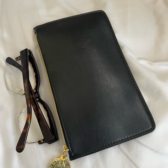 Authentic designer eyeglasses. - Picture 2 of 16